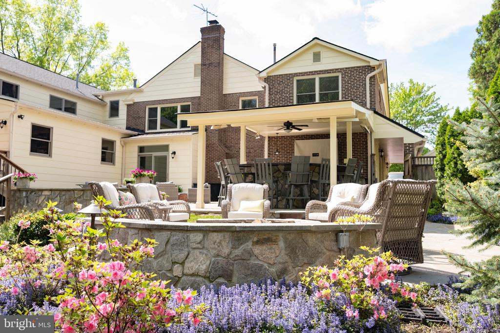 902 EMERALD DRIVE
