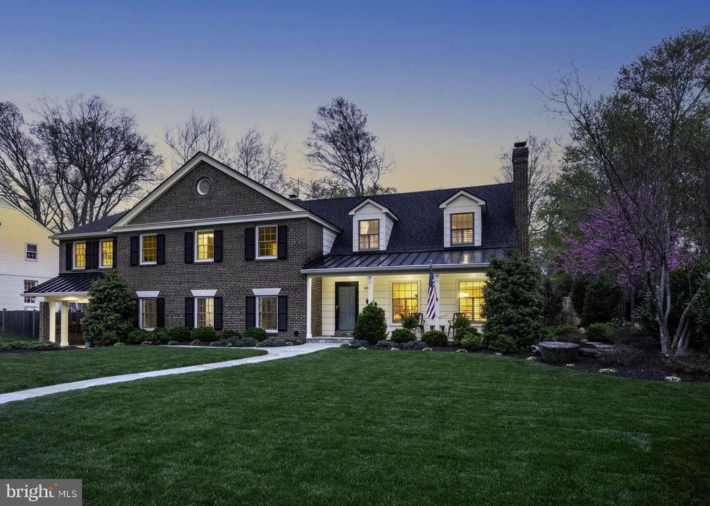 902 EMERALD DRIVE