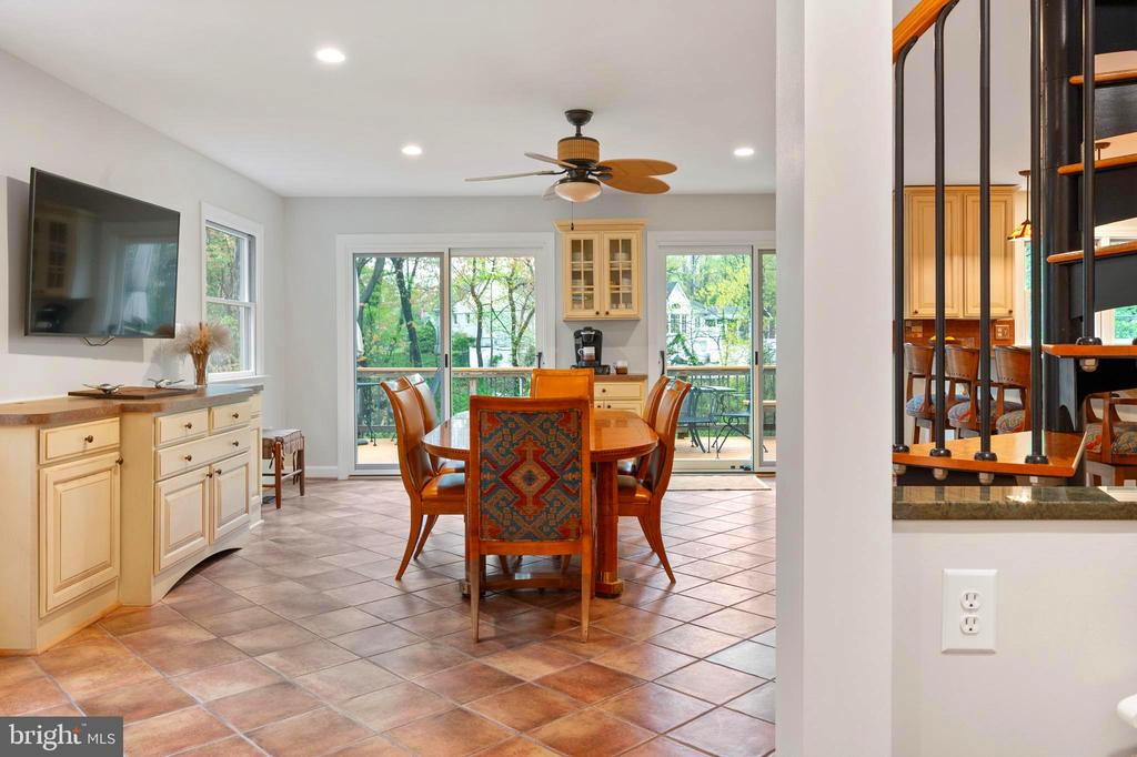 902 EMERALD DRIVE