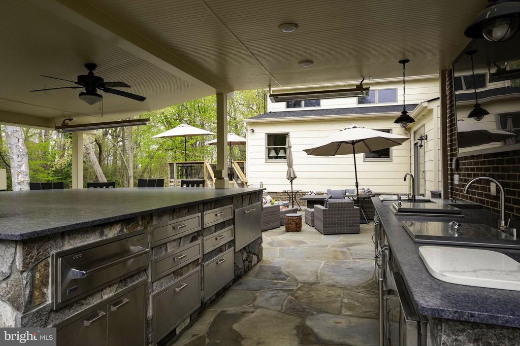 902 EMERALD DRIVE