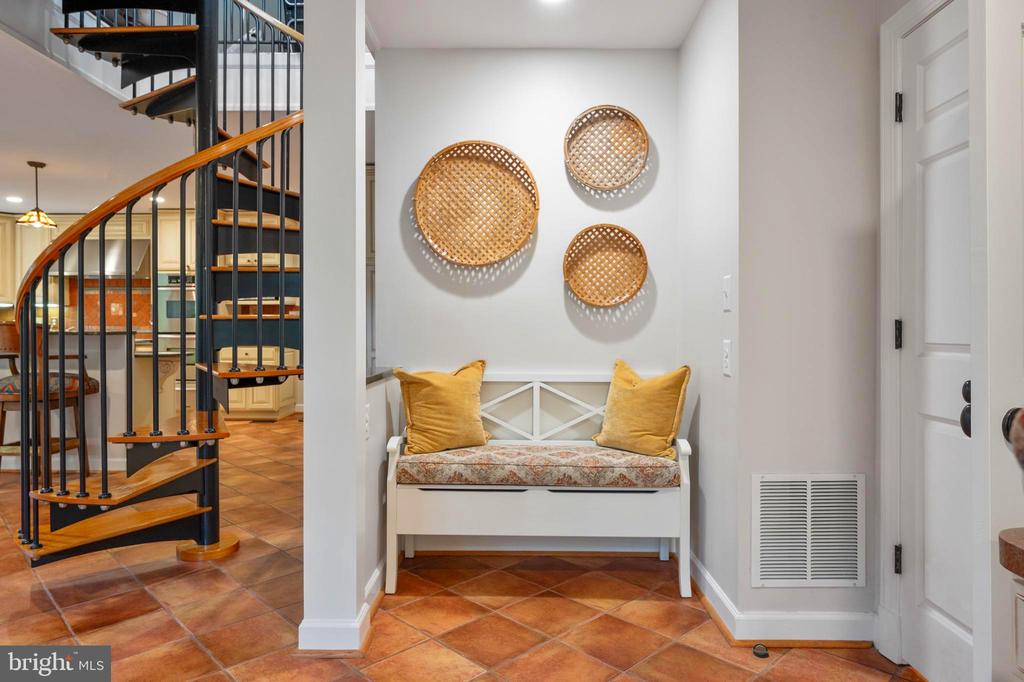 902 EMERALD DRIVE