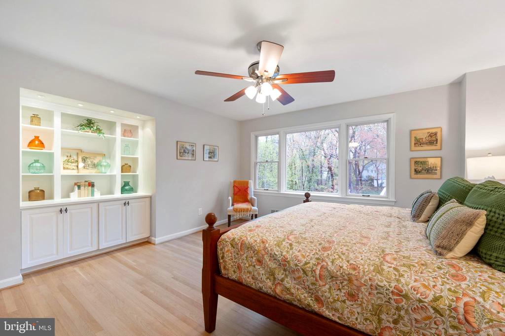 902 EMERALD DRIVE