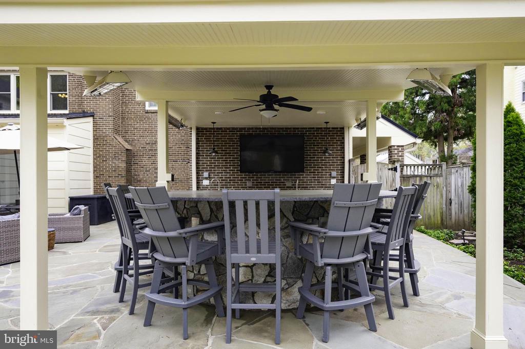 902 EMERALD DRIVE