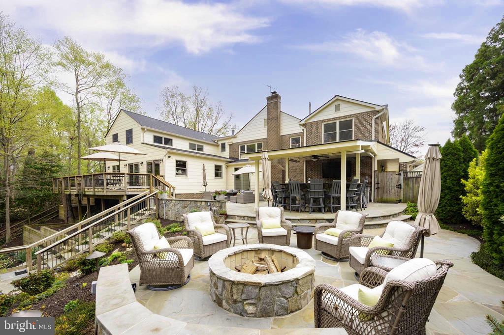 902 EMERALD DRIVE