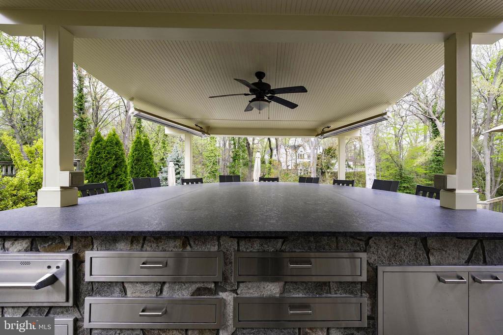 902 EMERALD DRIVE