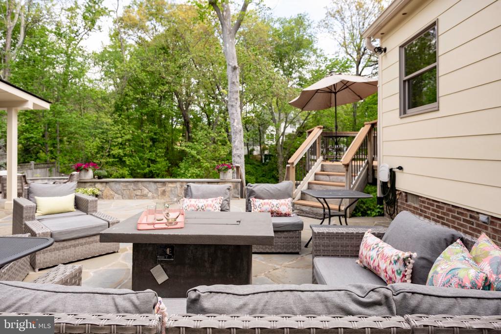 902 EMERALD DRIVE