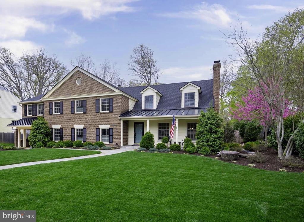 902 EMERALD DRIVE