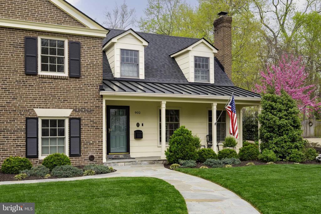 902 EMERALD DRIVE
