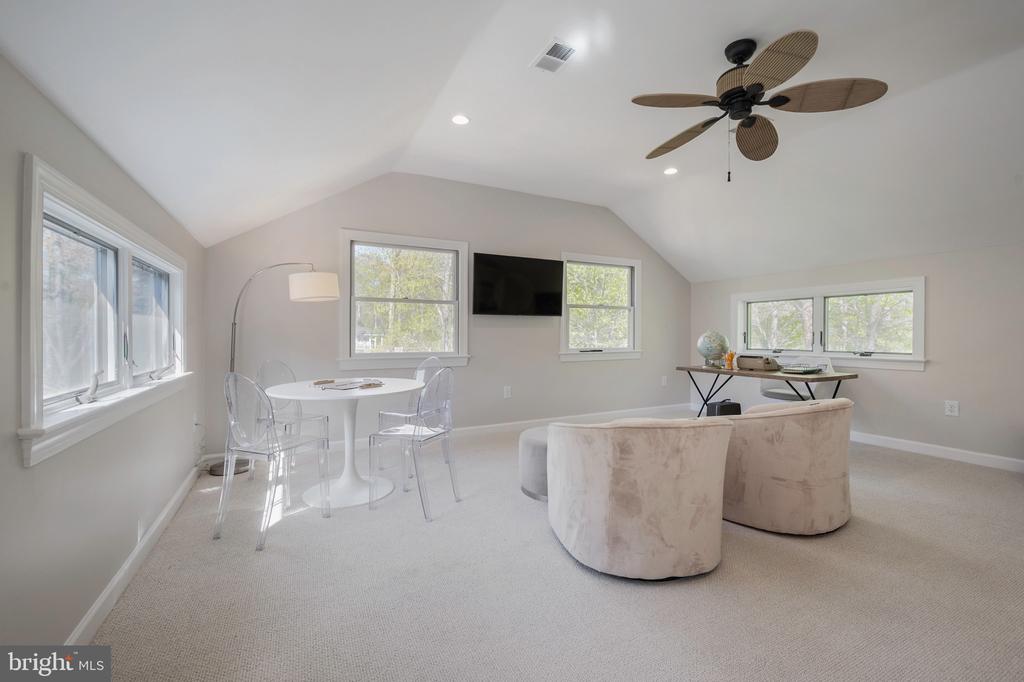902 EMERALD DRIVE