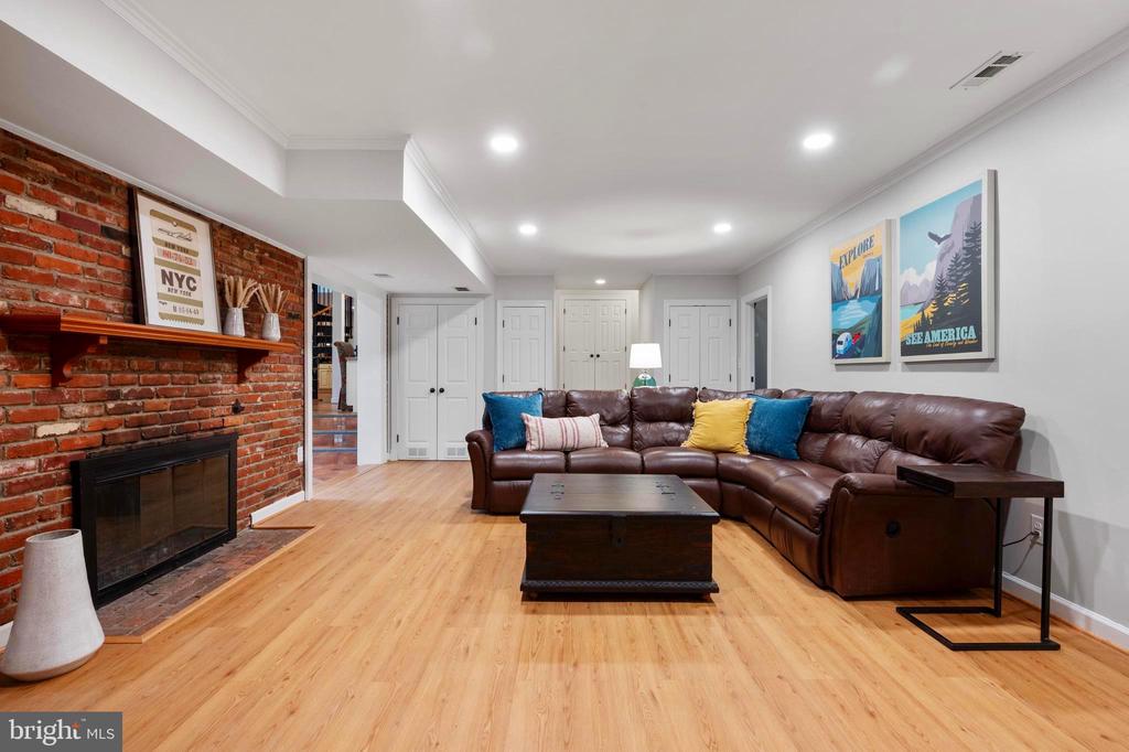 902 EMERALD DRIVE