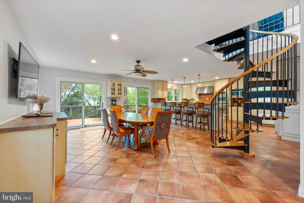 902 EMERALD DRIVE
