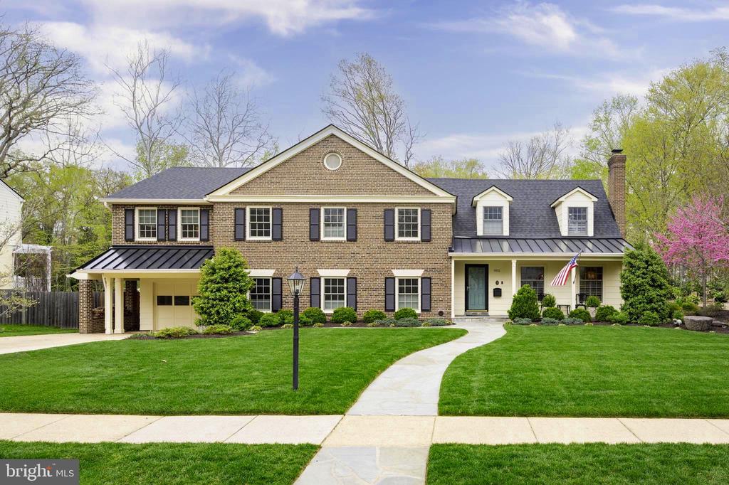 902 EMERALD DRIVE