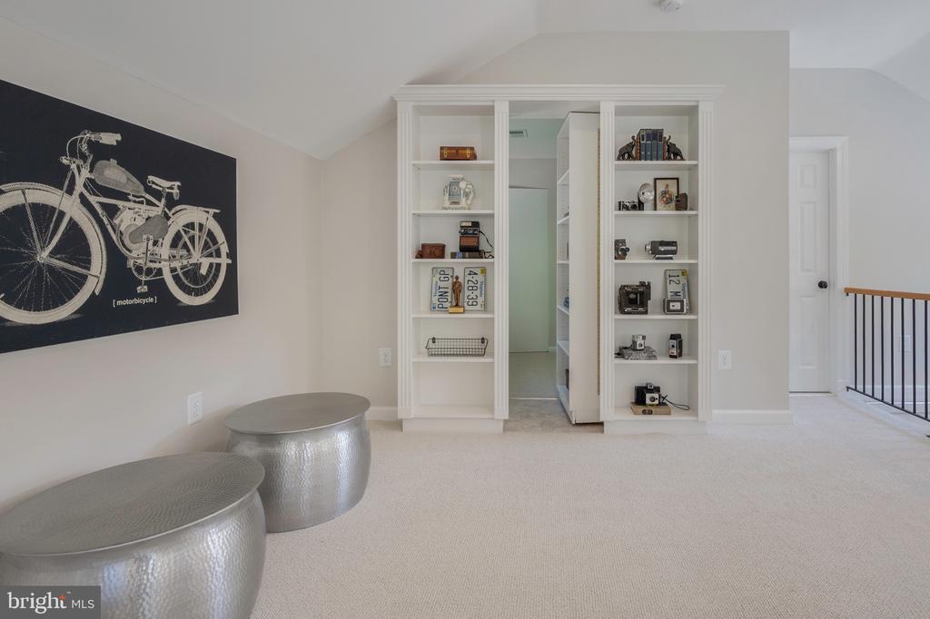 902 EMERALD DRIVE