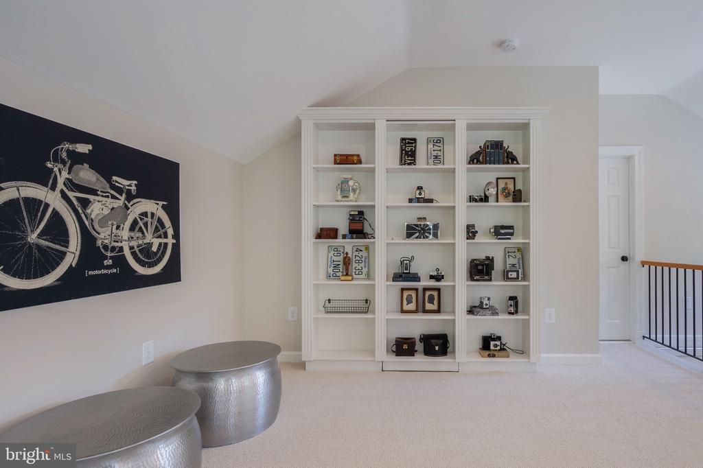 902 EMERALD DRIVE