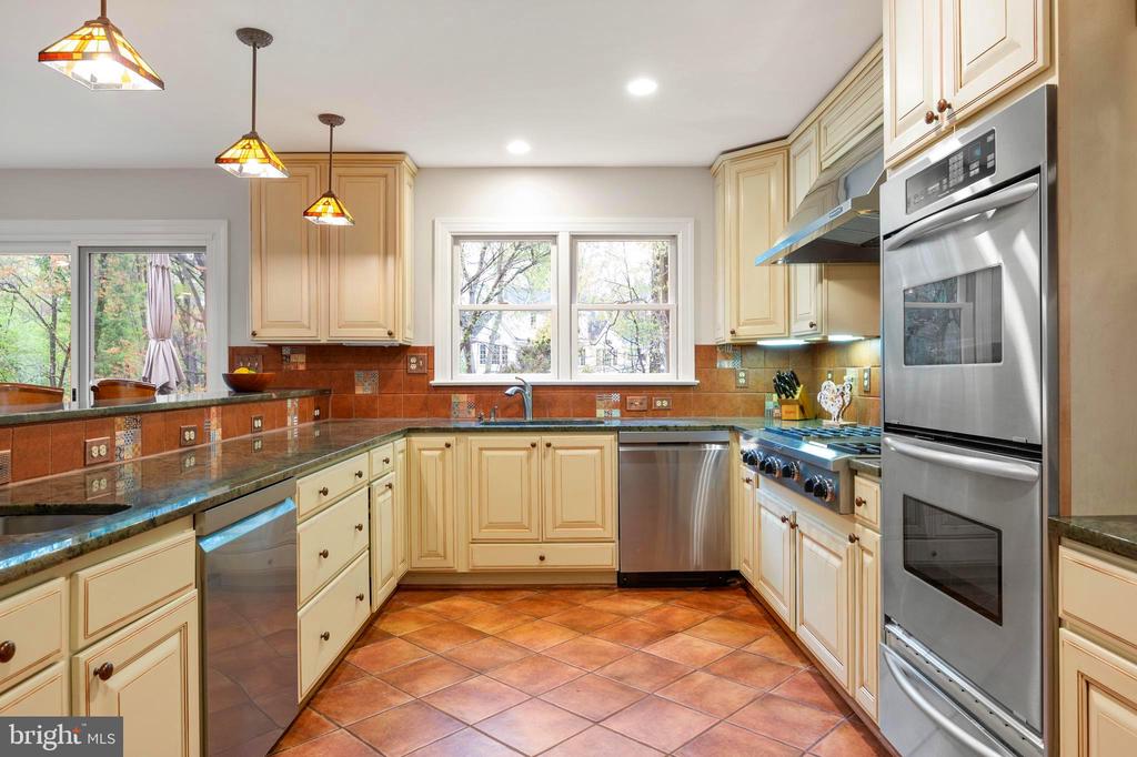 902 EMERALD DRIVE