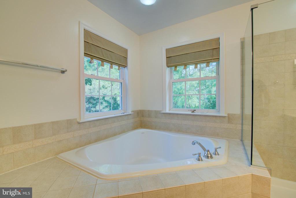 3388 BEECHCLIFF DRIVE