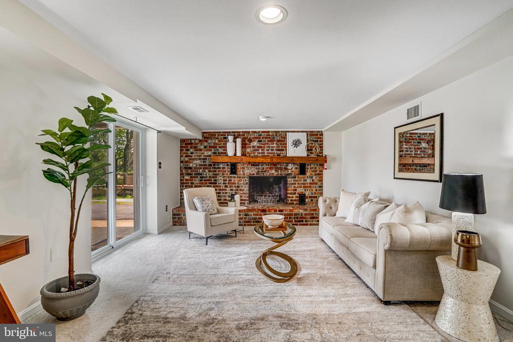 5927 DOVE DRIVE