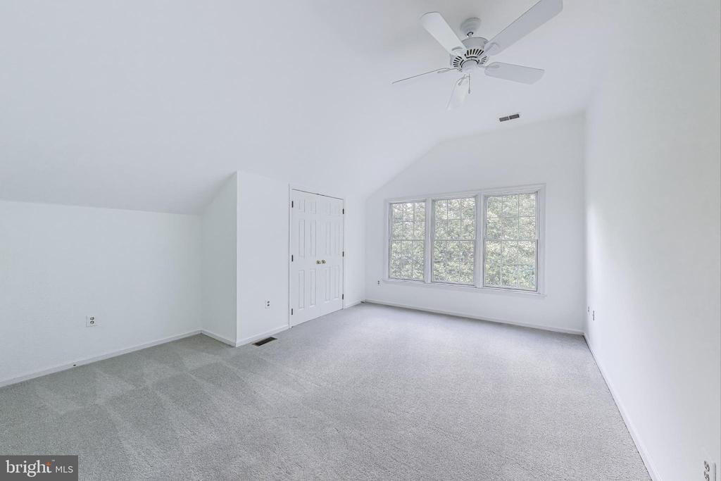10106 WATERSIDE DRIVE