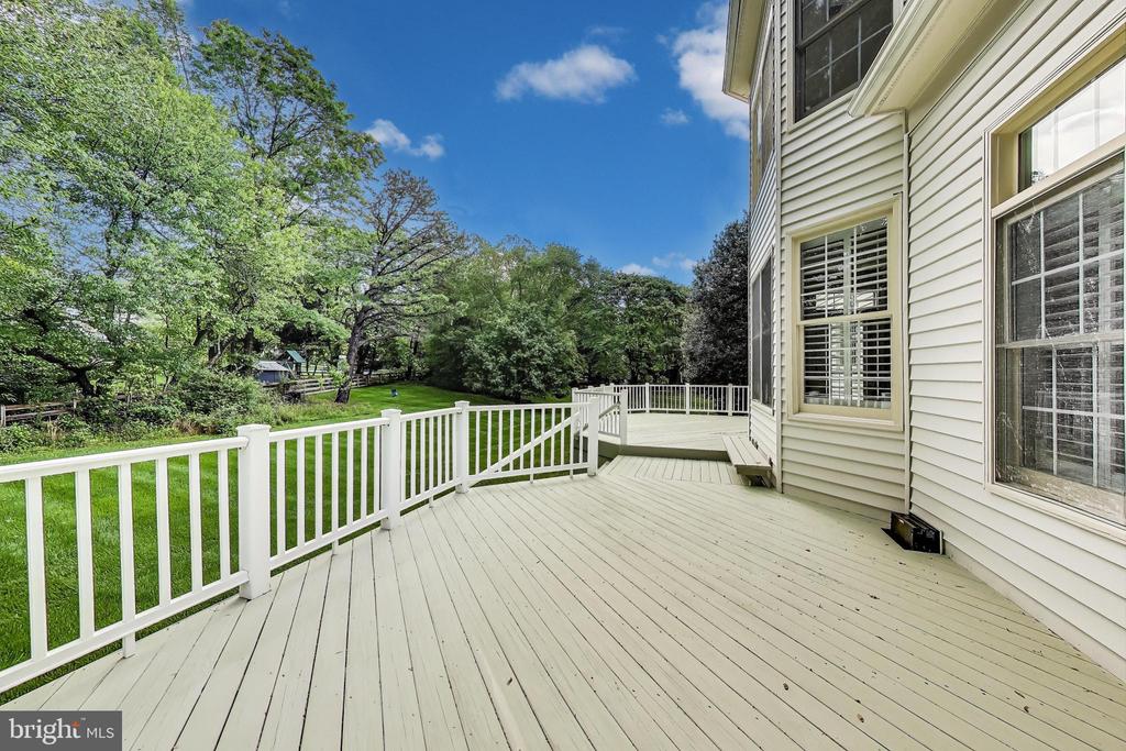 10106 WATERSIDE DRIVE