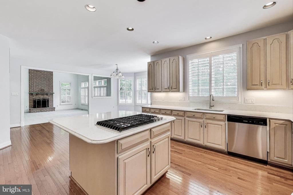 10106 WATERSIDE DRIVE