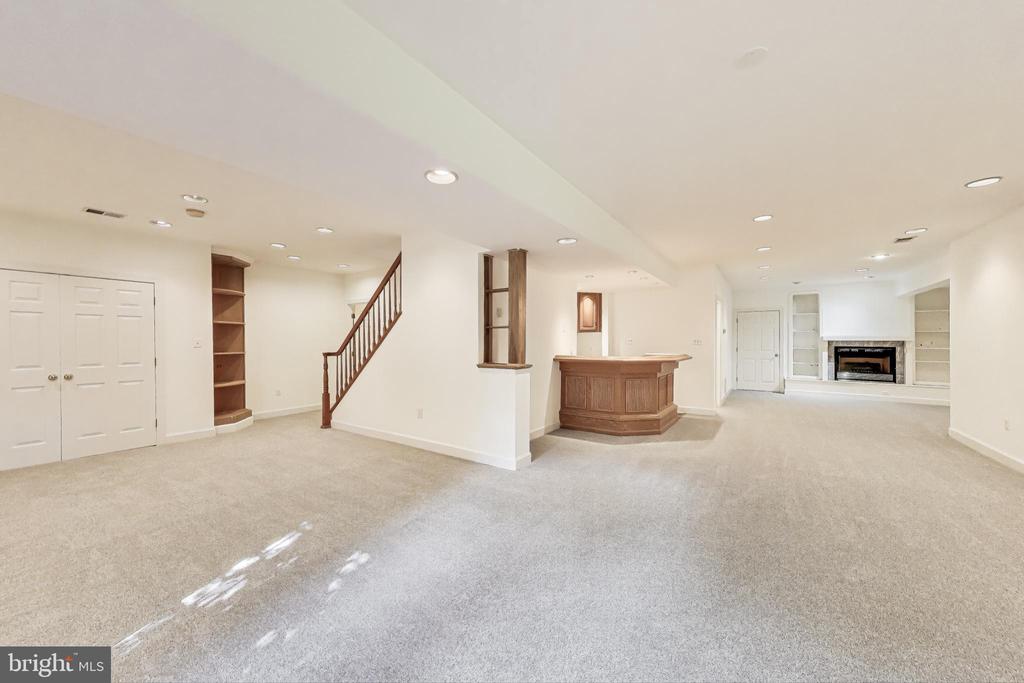 10106 WATERSIDE DRIVE