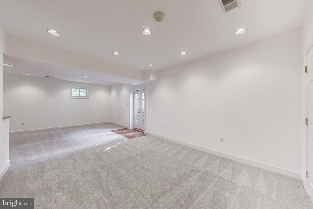 10106 WATERSIDE DRIVE