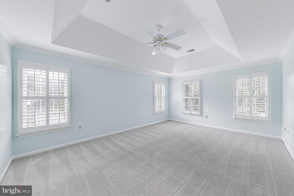 10106 WATERSIDE DRIVE