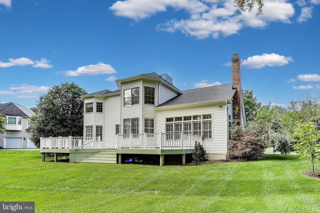 10106 WATERSIDE DRIVE