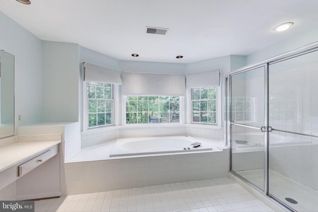 10106 WATERSIDE DRIVE