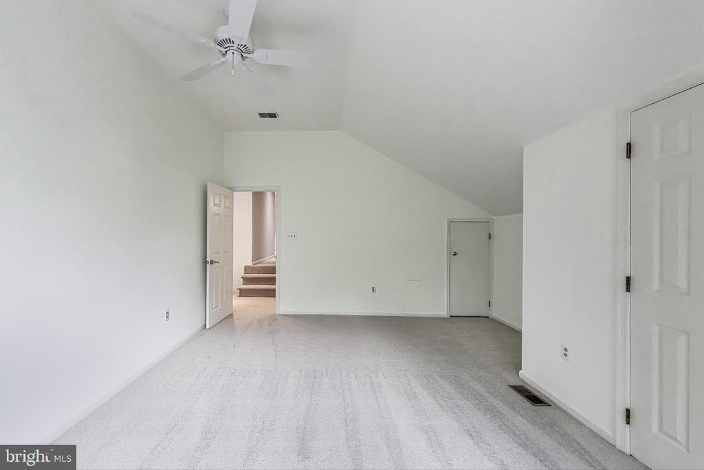 10106 WATERSIDE DRIVE