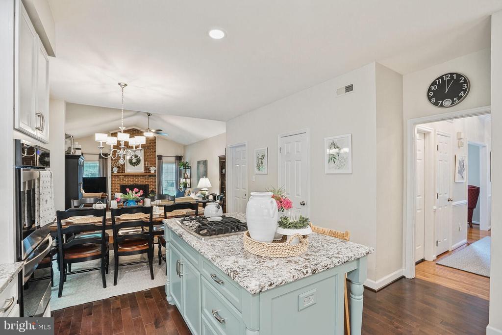 7901 BRACKSFORD COURT