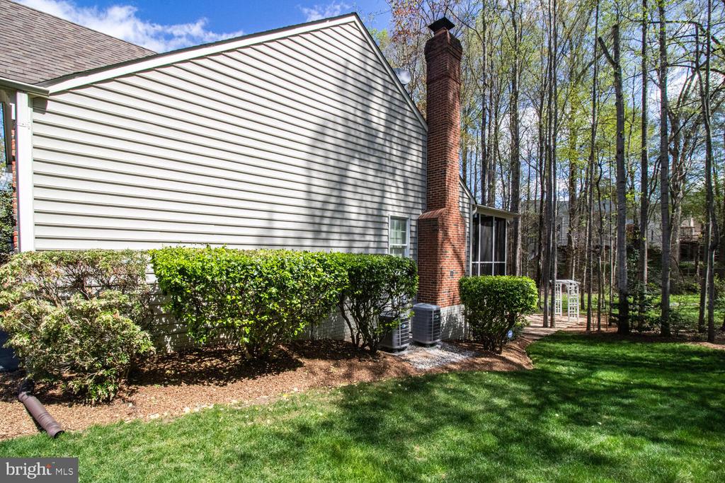 7901 BRACKSFORD COURT