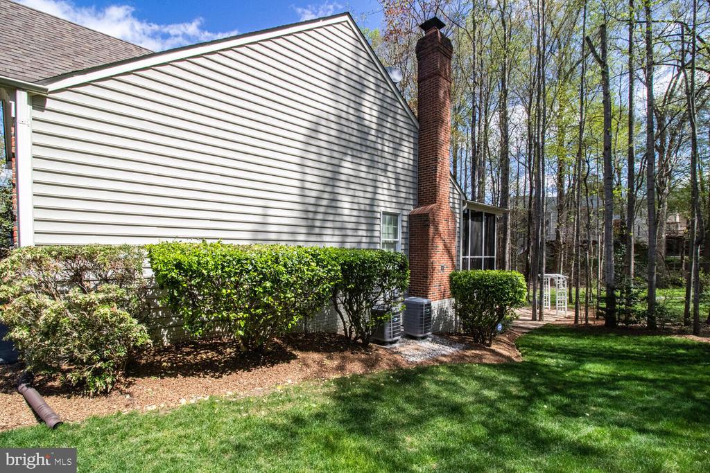 7901 BRACKSFORD COURT