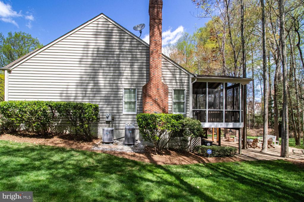 7901 BRACKSFORD COURT