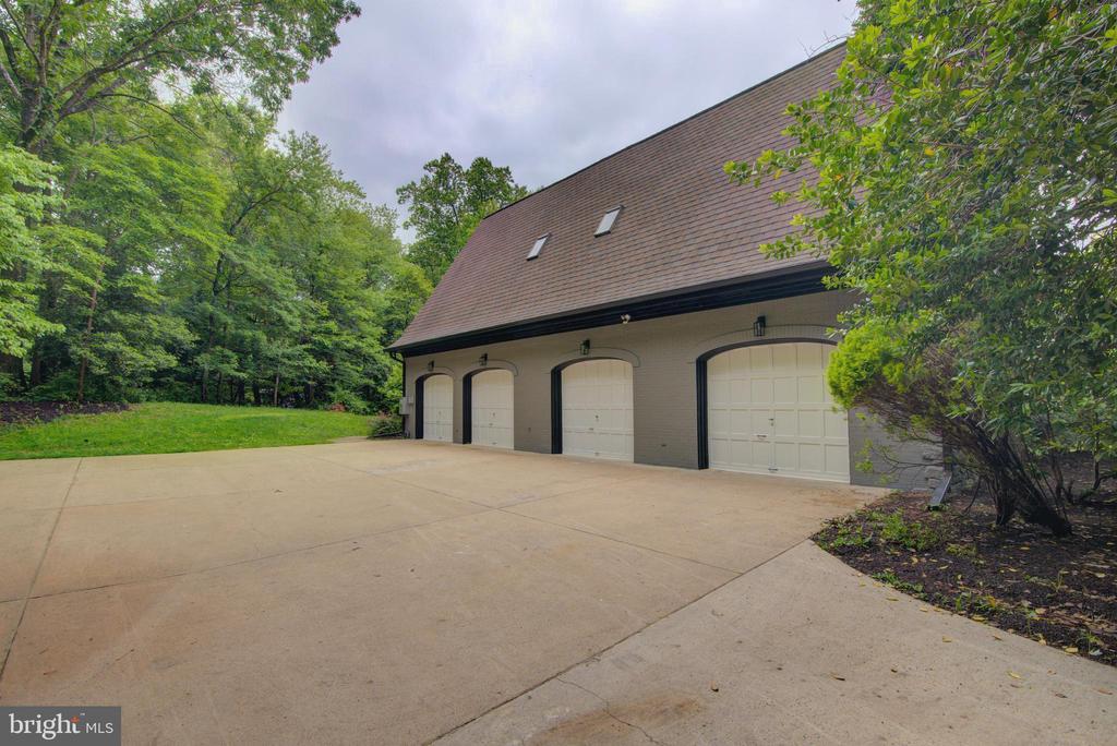 10124 WENDOVER DRIVE