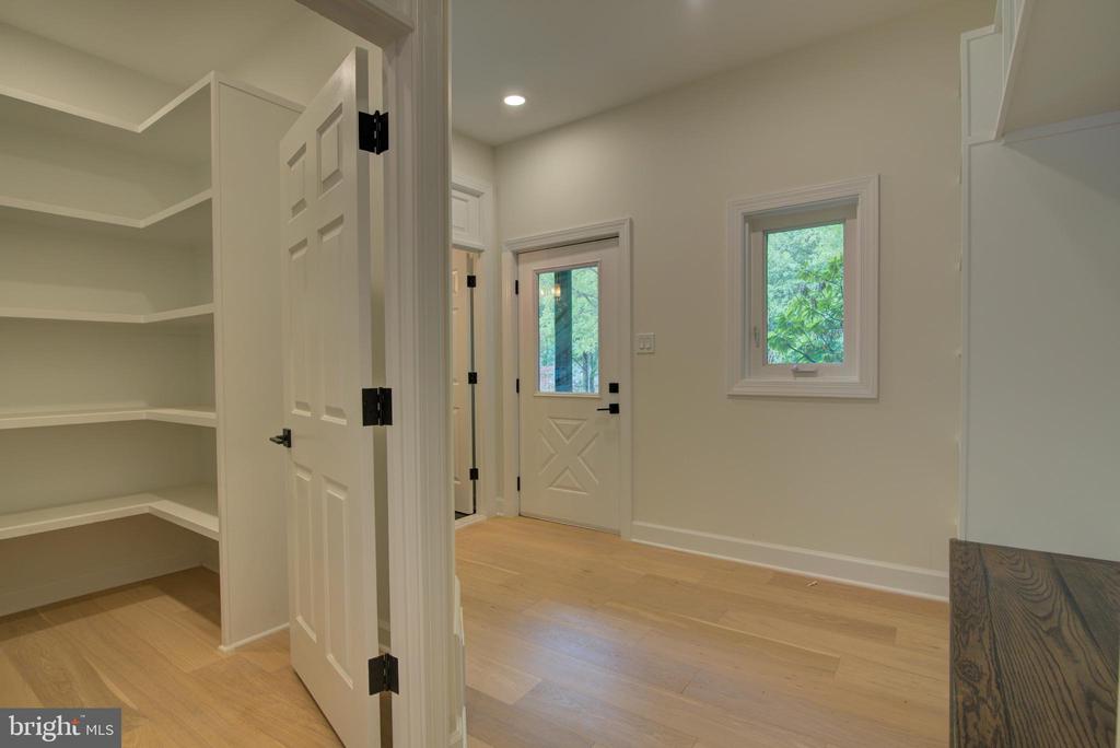 10124 WENDOVER DRIVE