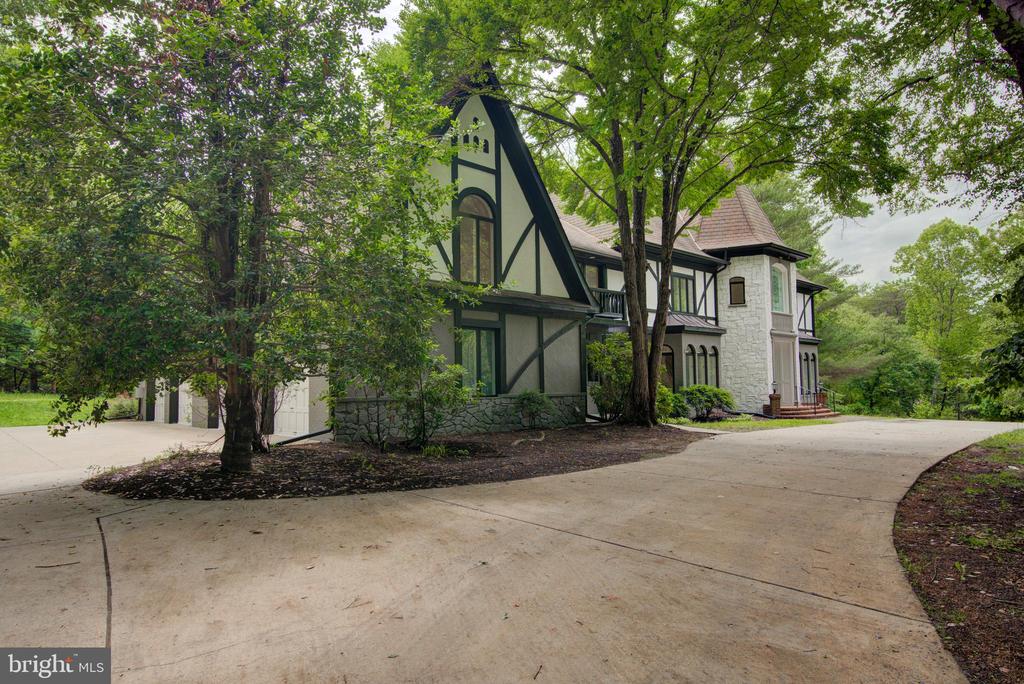 10124 WENDOVER DRIVE