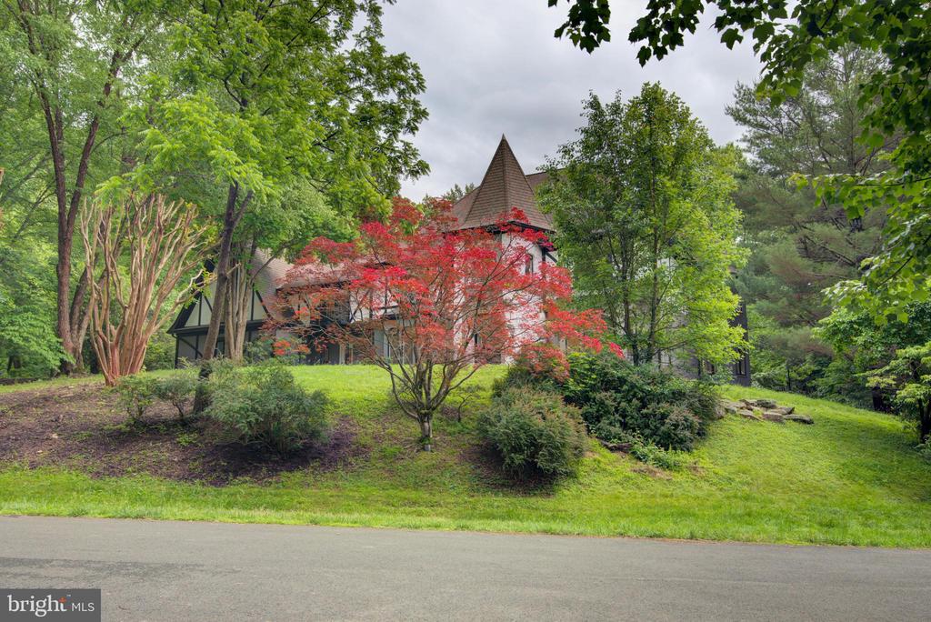 10124 WENDOVER DRIVE