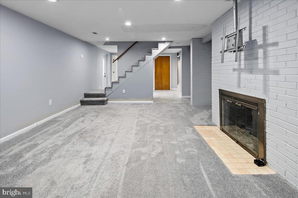 9026 MCNAIR DRIVE