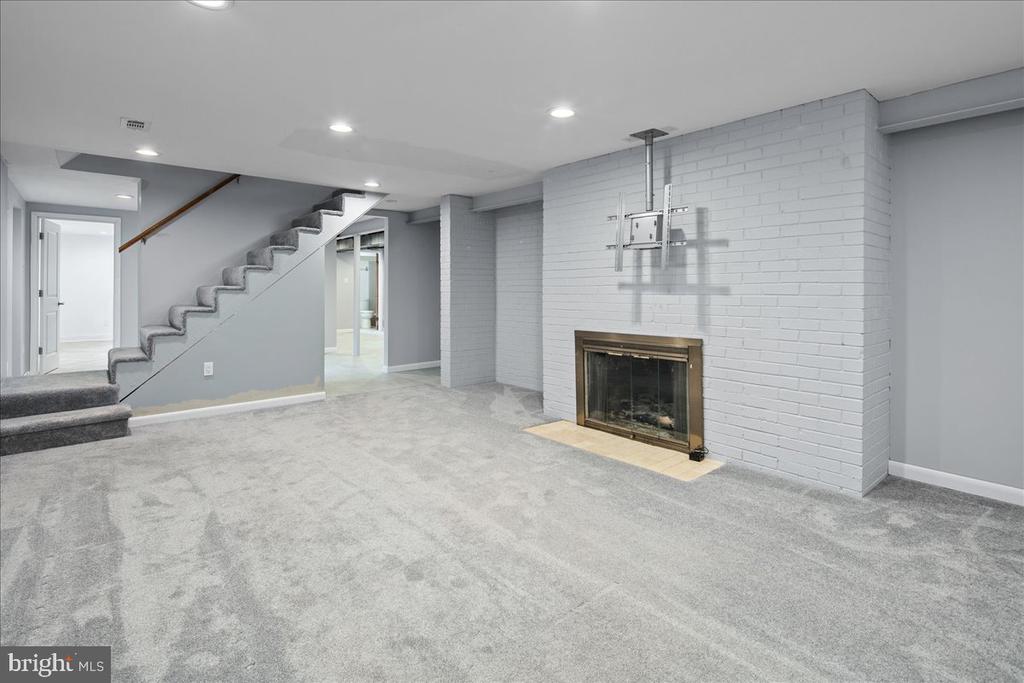 9026 MCNAIR DRIVE