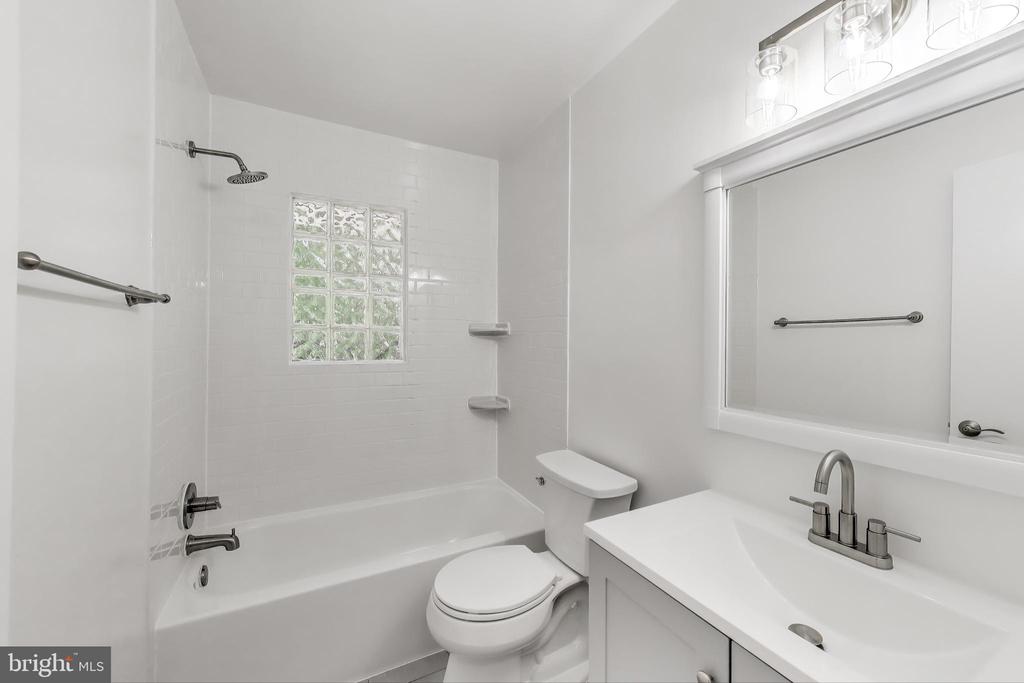 2403 SHERWOOD HALL LANE