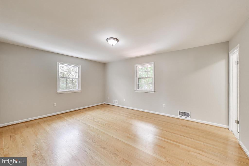2403 SHERWOOD HALL LANE