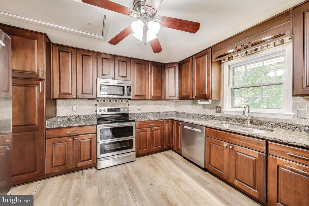 2403 SHERWOOD HALL LANE