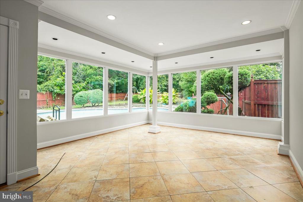 4601 TARPON LANE
