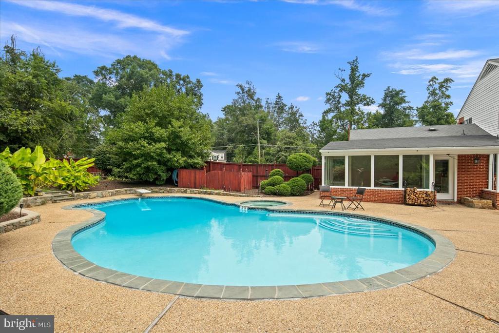 4601 TARPON LANE