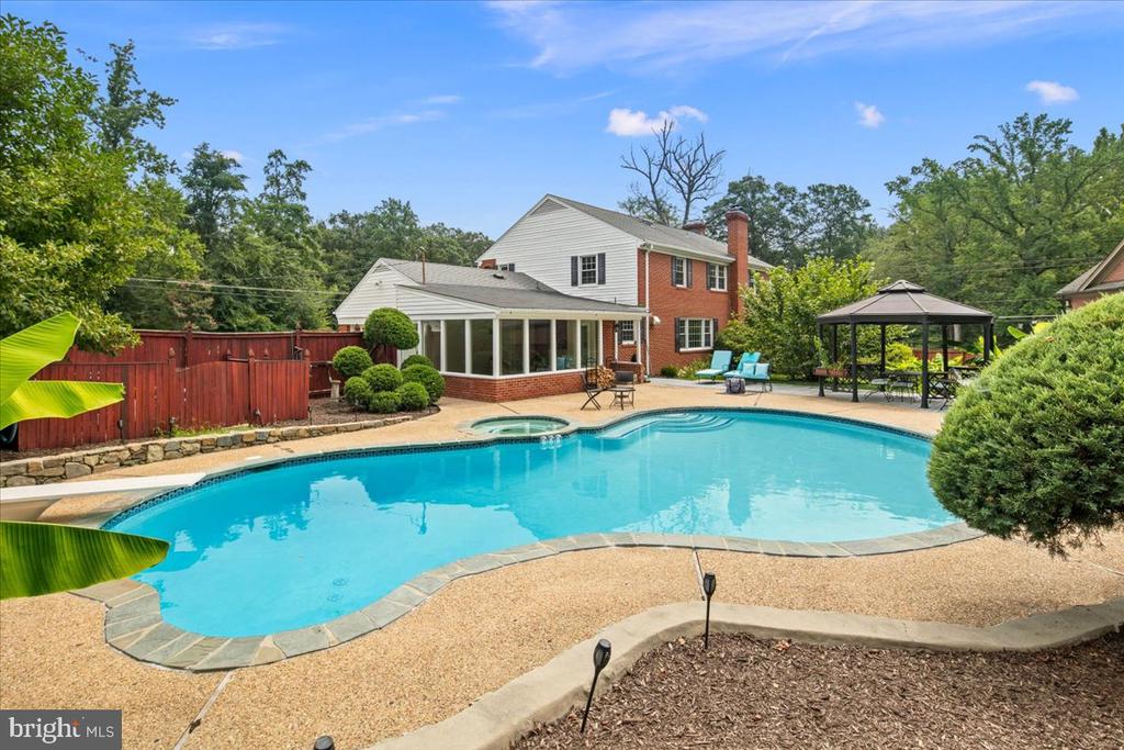 4601 TARPON LANE