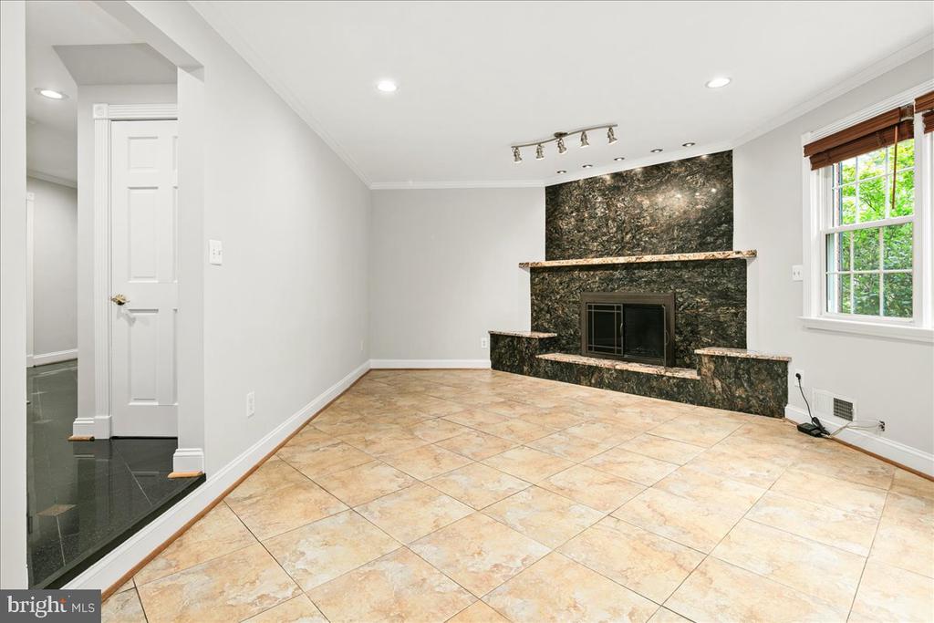 4601 TARPON LANE