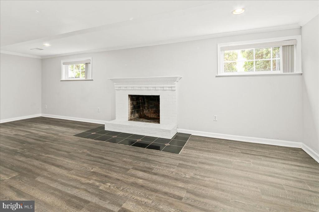 4601 TARPON LANE