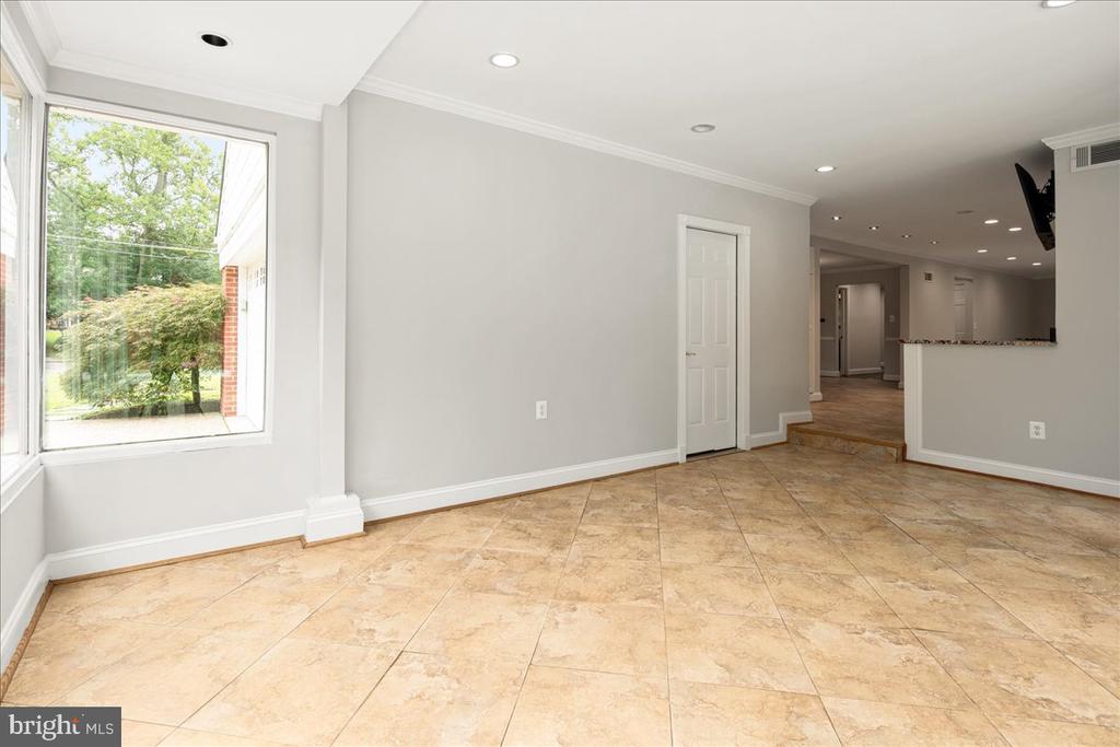 4601 TARPON LANE