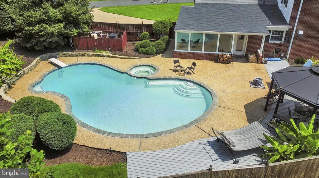 4601 TARPON LANE